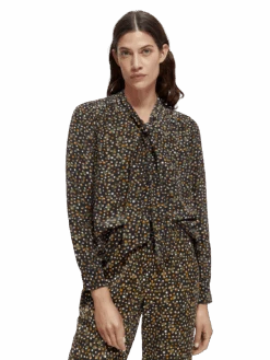 Scotch & Soda Lightweight Shirt With Ribbon Collar 23 Scotch & Soda Lightweight Shirt With Ribbon Collar -Scotch & Soda 169362 Space 20floral 20cinnamon 20spice MDL CRP