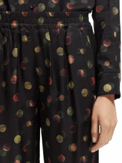 Scotch & Soda The Gia Mid-Rise Wide-Leg Elasticated Trousers 26 Scotch & Soda The Gia Mid-Rise Wide-Leg Elasticated Trousers -Scotch & Soda 169390 Planets MDL DTL1